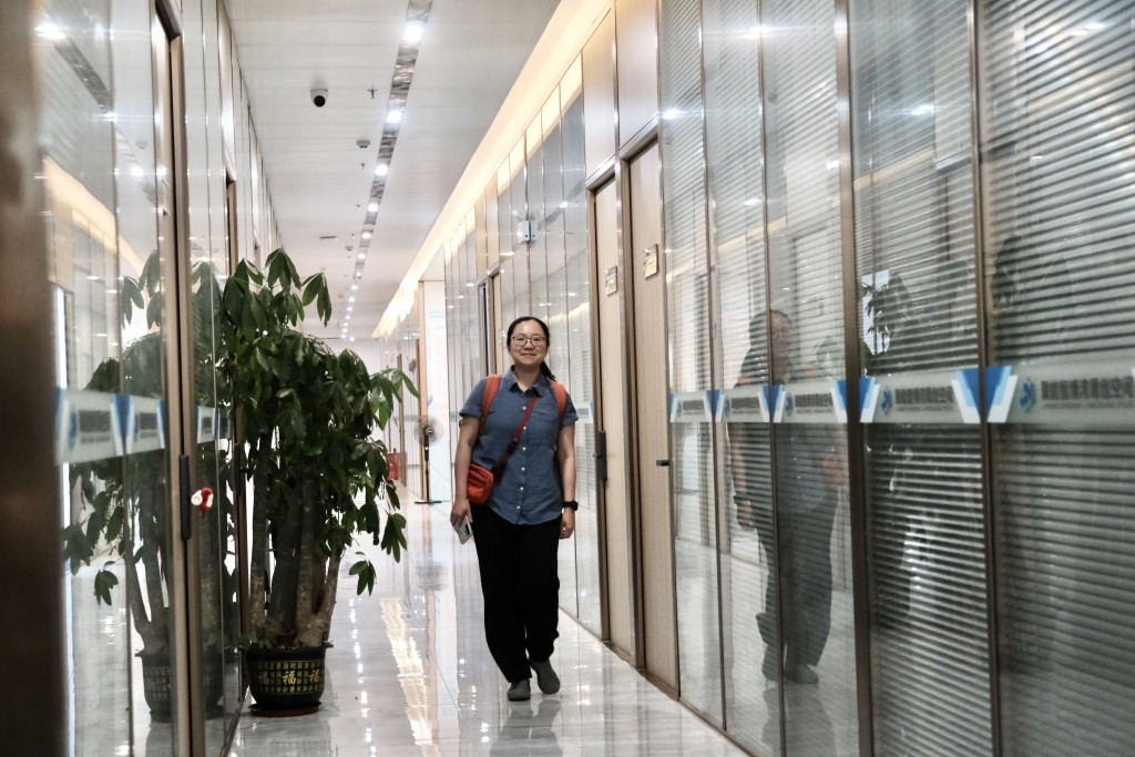 张琳7月到深圳考察科创园区。香港中文大学出版社提供 张琳7月到深圳考察科创园区。香港中文大学出版社提供