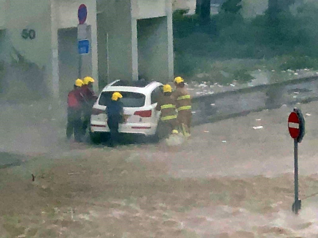 消防合力推車。