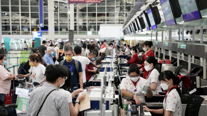 陈茂波表示，预料机场运载量明年会全面恢复。资料图片