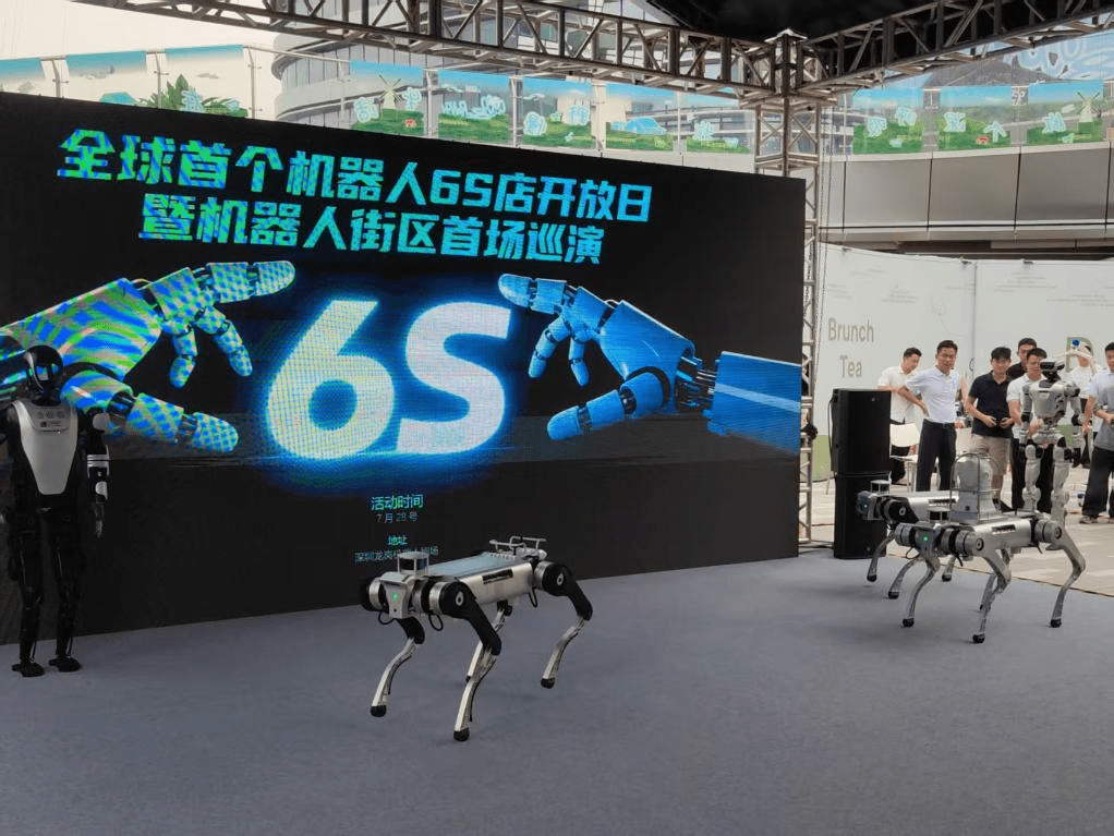 全球首個機器人6S店深圳開業,開啟產業生態新篇章。新華社 全球首個機器人6S店深圳開業,開啟產業生態新篇章。新華社