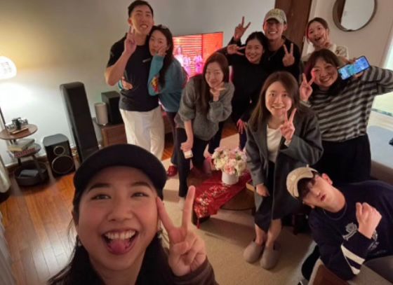 Anson Lo与同学们玩得相当尽兴。