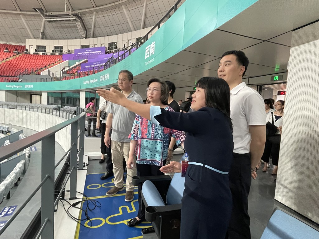 考察团参观杭州亚运会会场。政府新闻处图片