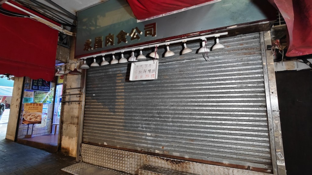 5歲「OK仔」是油塘嘉華商場地下肉檔的貓店長。資料圖片 5歲「OK仔」是油塘嘉華商場地下肉檔的貓店長。資料圖片