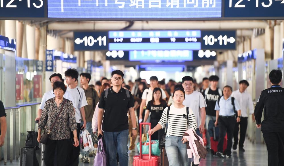 十一黃金周首日跨區客流破3.29億人次。 新華社資料圖  