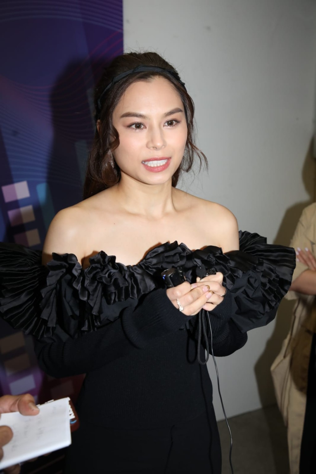 Gin Lee尷尬笑稱自己身份多變。 