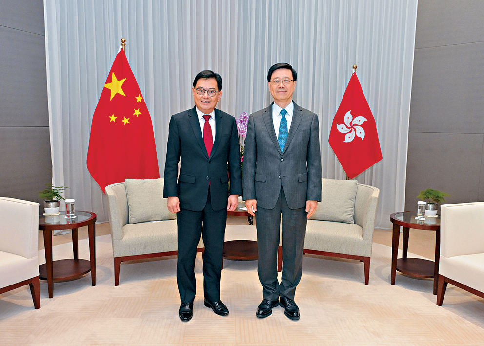 行政長官李家超昨與新加坡副總理兼經濟政策統籌部長王瑞杰會面。