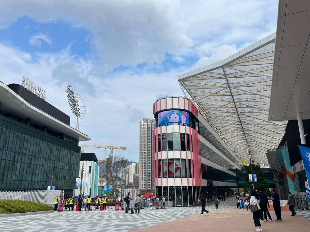 位於啟德體育園中央廣場的終點站。 位於啟德體育園中央廣場的終點站。