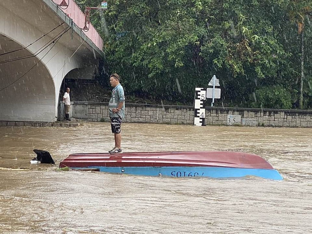 去年9月黑雨下多處水浸。資料圖片