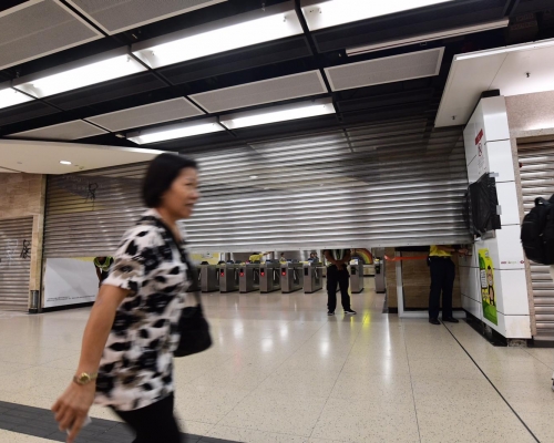 港鐵晚上提早停駛。