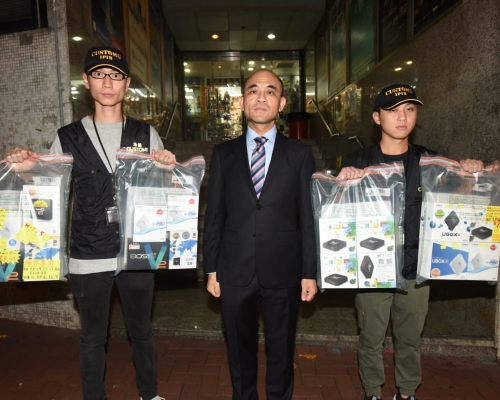 海關拘捕4人檢131部機頂盒