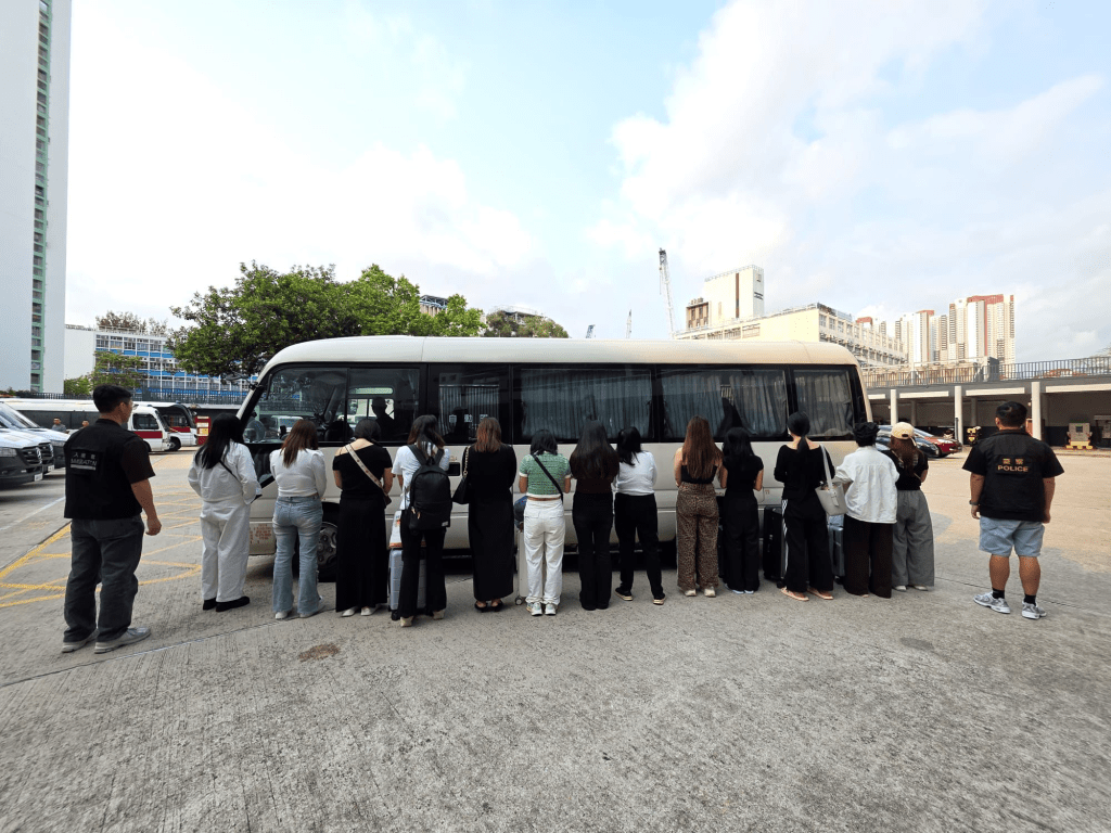 警方共拘捕28名內地女子，年齡介乎17至53歲。警方提供