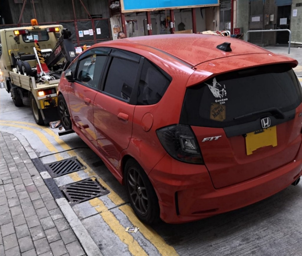 警方發出2335張告票,並拖走13輛車。警方提供