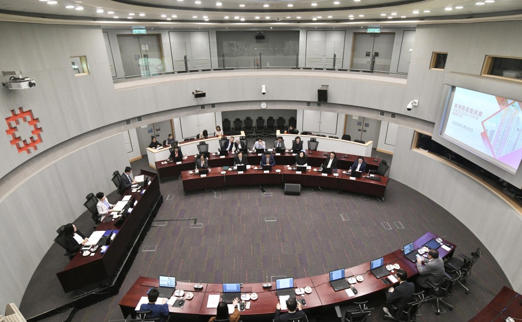 何永賢強調，政府會平衡資源投放，倘在援助基金捐款上投放資源，需「拿捏得好」。