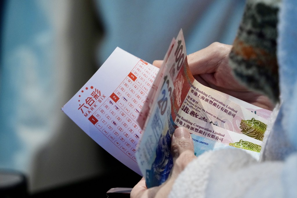 第40期六合彩今晚(4月14日)攪珠,若以10元一注獨中,頭獎獎金高達1,800萬元。資料圖片 第40期六合彩今晚(4月14日)攪珠,若以10元一注獨中,頭獎獎金高達1,800萬元。資料圖片