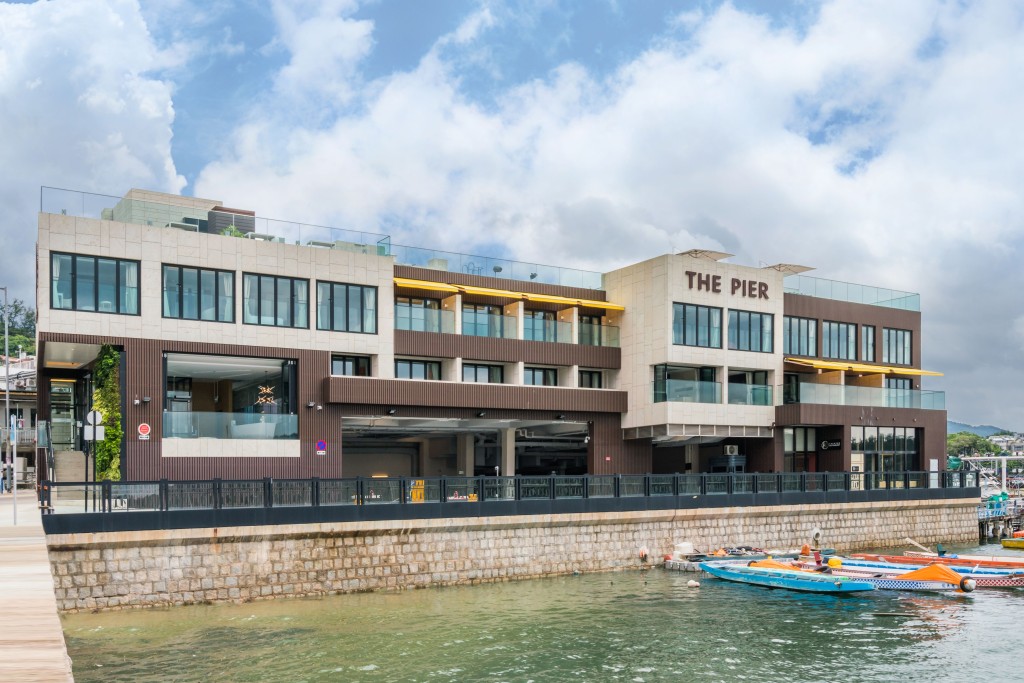 位於西貢白沙灣的The Pier Hotel Hong Kong，充滿休閒氣氛。