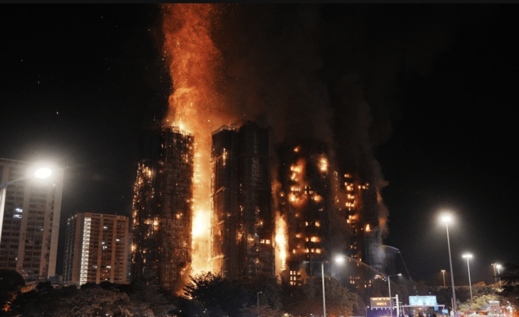 大埔宏福苑五級火至今造成44死，陳茂波對死難者表示深切哀悼。