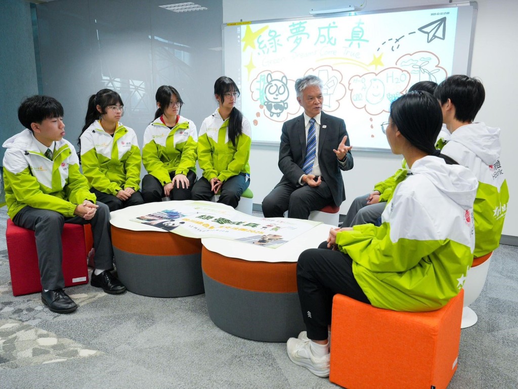 港灯董事总经理郑祖瀛在交流团简介茶会上勉励团员积极探索,祝愿各人满载而归。 港灯董事总经理郑祖瀛在交流团简介茶会上勉励团员积极探索,祝愿各人满载而归。