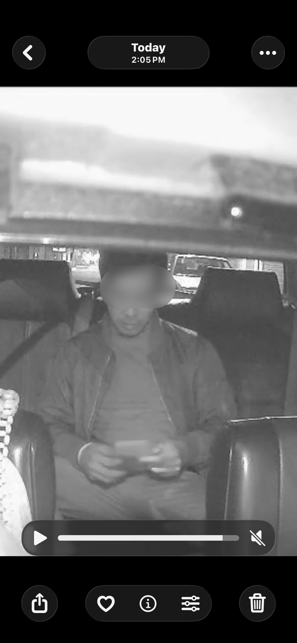 疑行使假鈔男子。 疑行使假鈔男子。