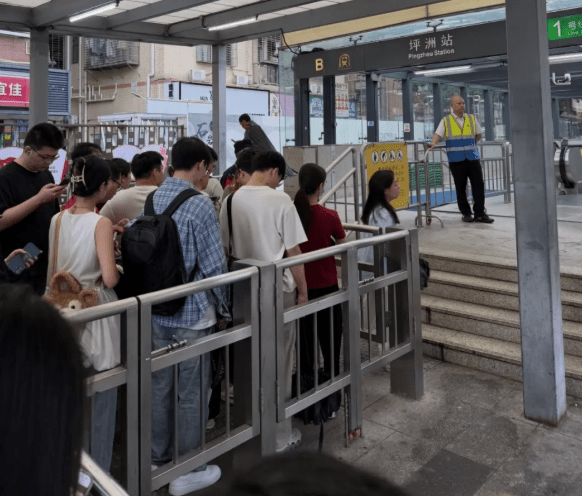 深圳地铁7月20日起启用地铁安检新安排。深圳大件事 深圳地铁7月20日起启用地铁安检新安排。深圳大件事