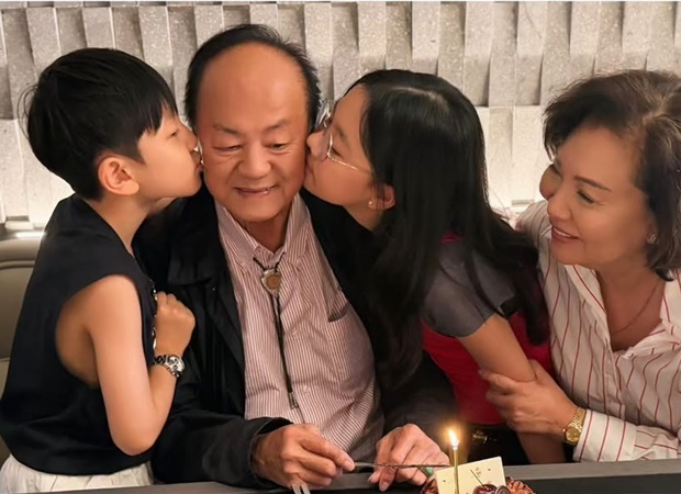 狄龍獲一對孫仔孫女錫錫慶祝80歲大壽。