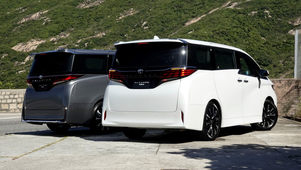 ●港版Alphard及Vellfire 350版本，售價同為$999,920起，分別主要在於外觀配飾不同。