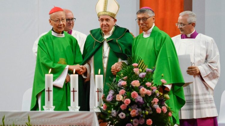 教宗方濟各與湯漢樞機、周守仁主教  (VATICAN MEDIA Divisione Foto)