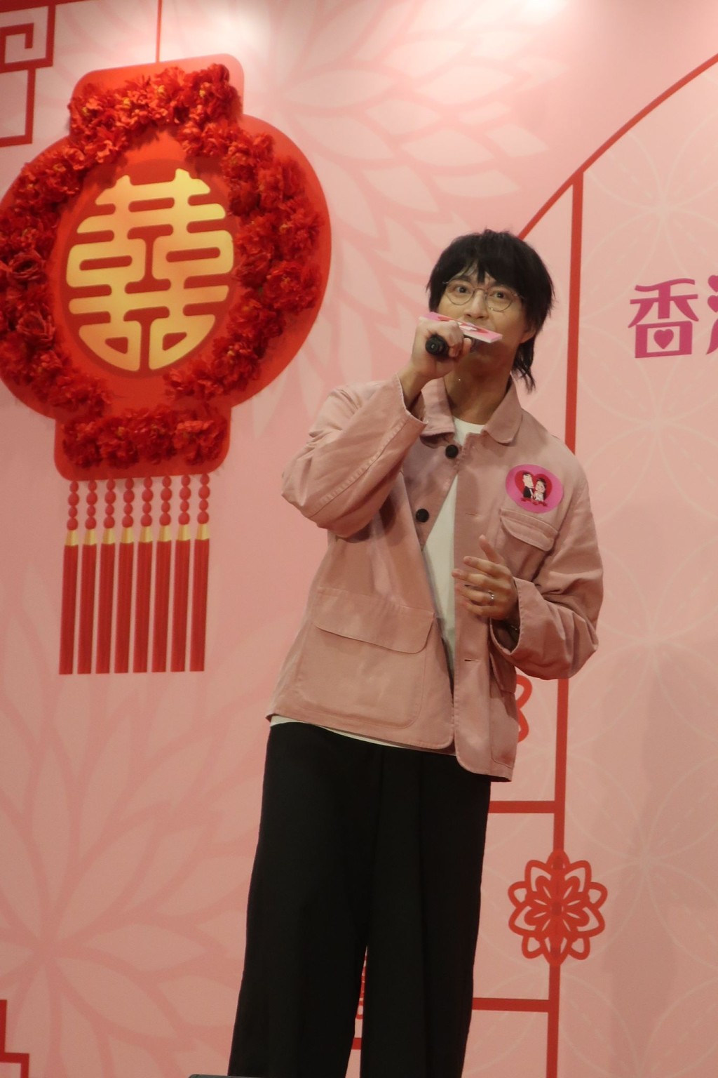 吴业坤抱病在身,失准走音。 吴业坤抱病在身,失准走音。