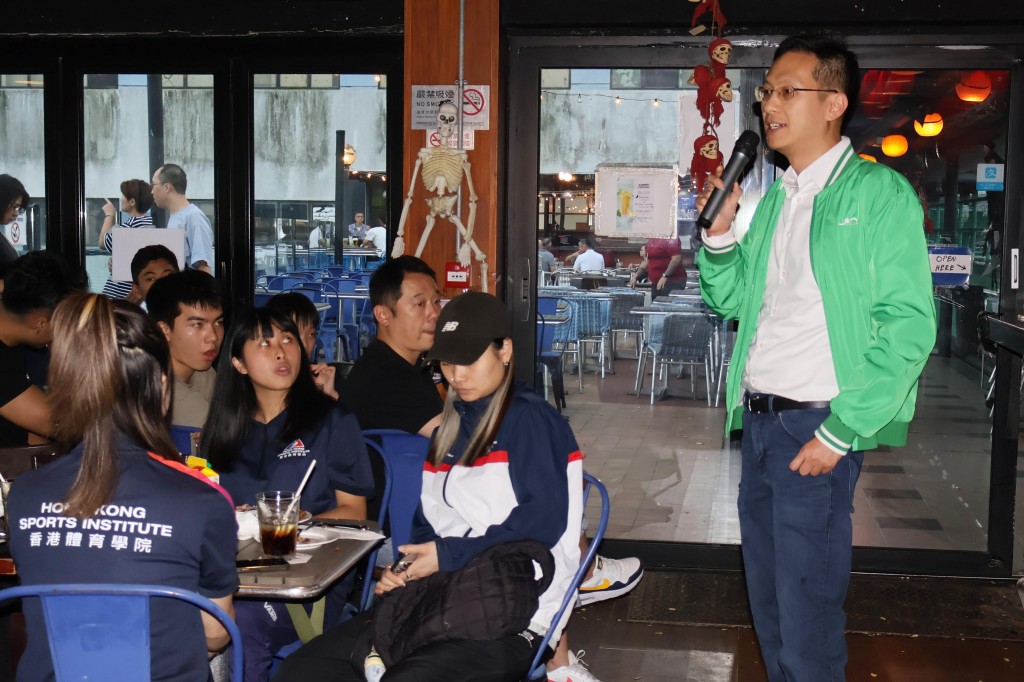 桌總主席羅永聰周一在「集氣」及表揚大會上公佈世界排名賽的好消息。