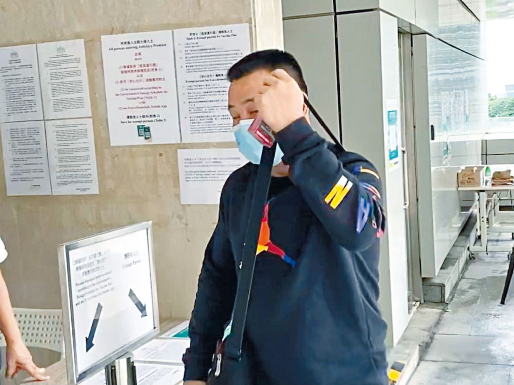 男被告自辯時指，案發當晚在家炸豬大腸時，與菲傭曾「眉來眼去」。