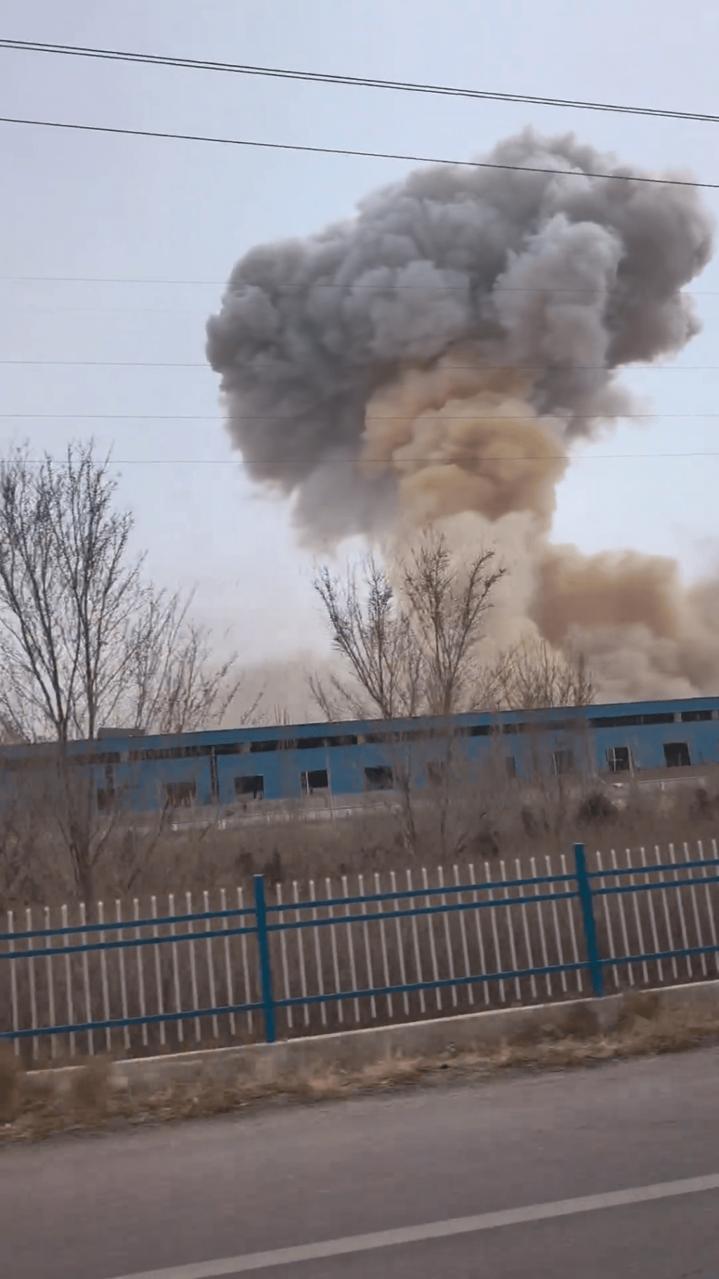 内蒙古一公司发生爆炸。 网片截图
