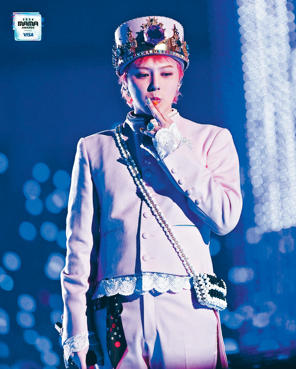 去年,GD率領BIGBANG相隔多年再在MAMA演出掀起高潮。