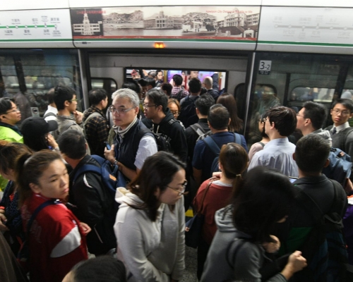 列車服務受影響。