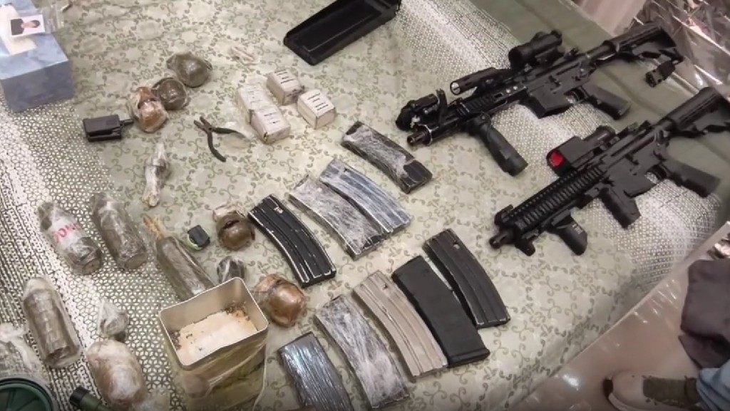 泰國警方檢獲大批戰爭武器。