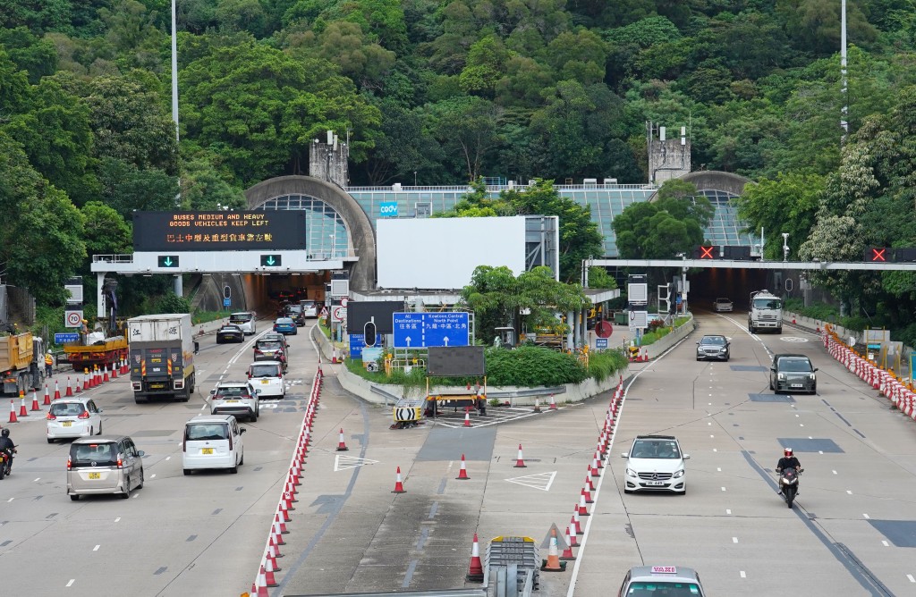 陳美寶表示路政署過去數年已於海底隧道、城門隧道和將軍澳隧道的不同路段重鋪路面或加鋪瀝青層。