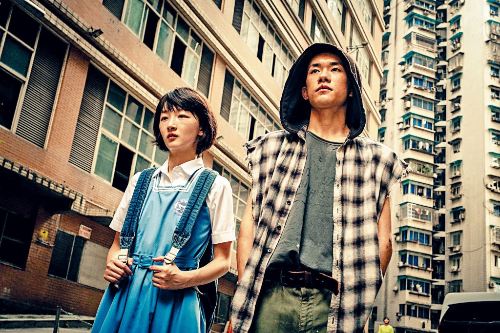 易烊千璽和周冬雨主演的《少年的你》贏盡票房同口碑，兩人齊齊登上「福布斯中國名人榜」榜首及第三位。
　　