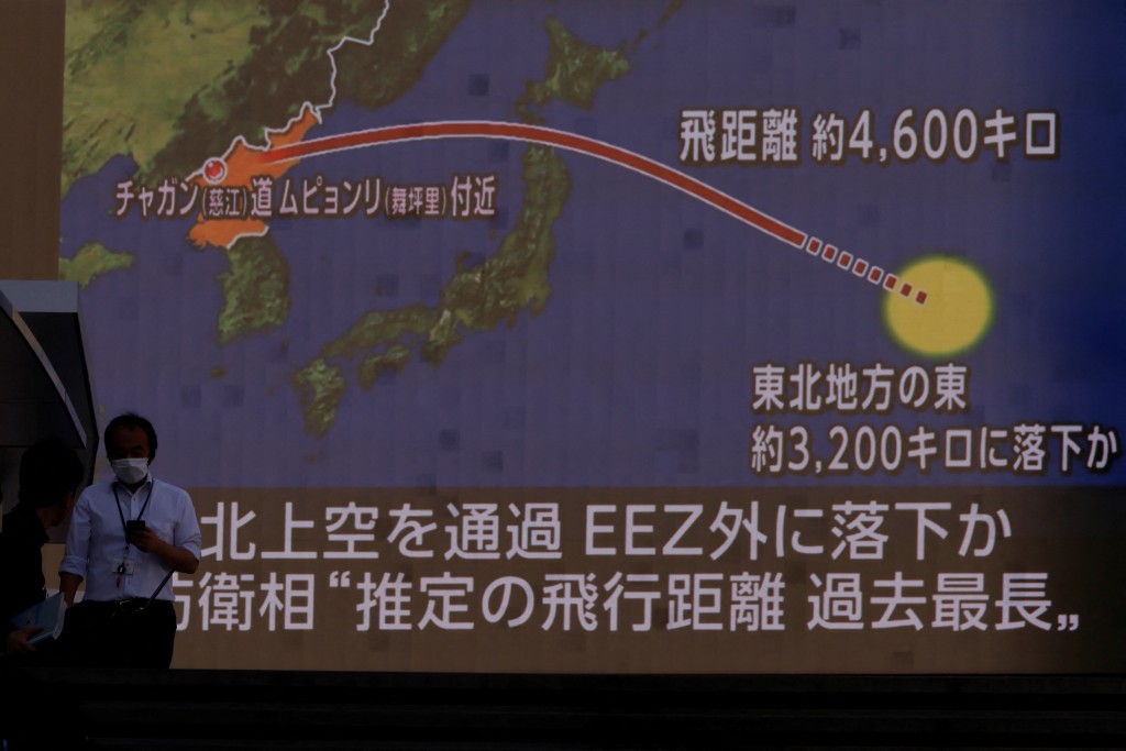 周二(4日)北韩发射的一枚中程弹道导弹飞越日本上空。REUTERS