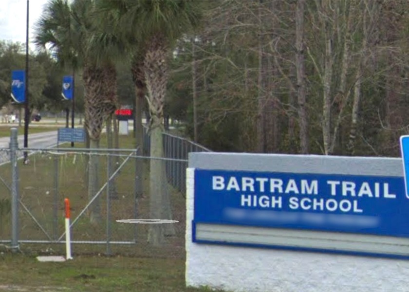 佛羅里達州 Bartram Trail高中被指擅自修改女學生圖片,惹來批評。網圖