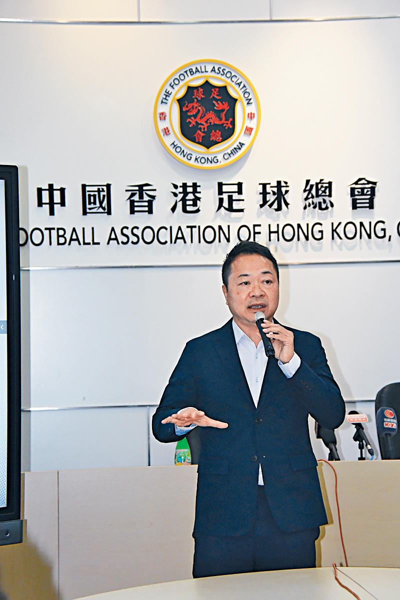 足總總幹事張炎有在記招公布省港盃次回合門票買一送一。
