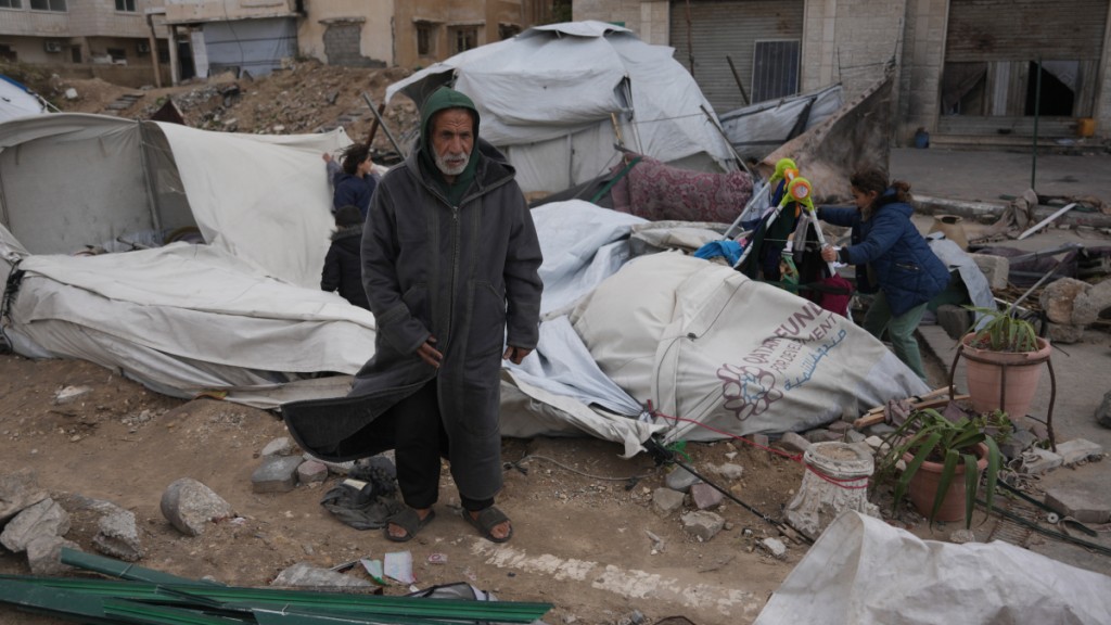 許多巴勒斯坦人在簡陋帳篷下生活。美聯社
