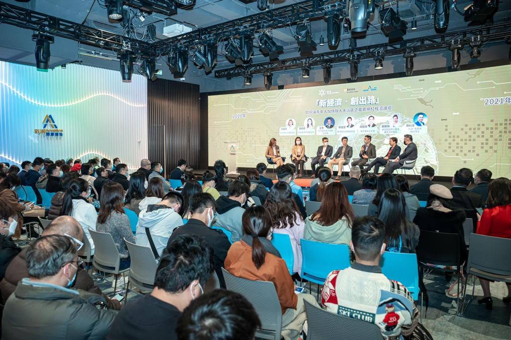 研究團隊針對香港電商市場進行全方位調研，主要邀請逾20位的本港電商行業從業者進行深度訪談。