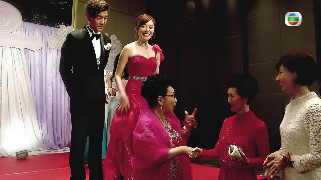 沈芝華特別客串演出湯洛雯的「表姨媽」。