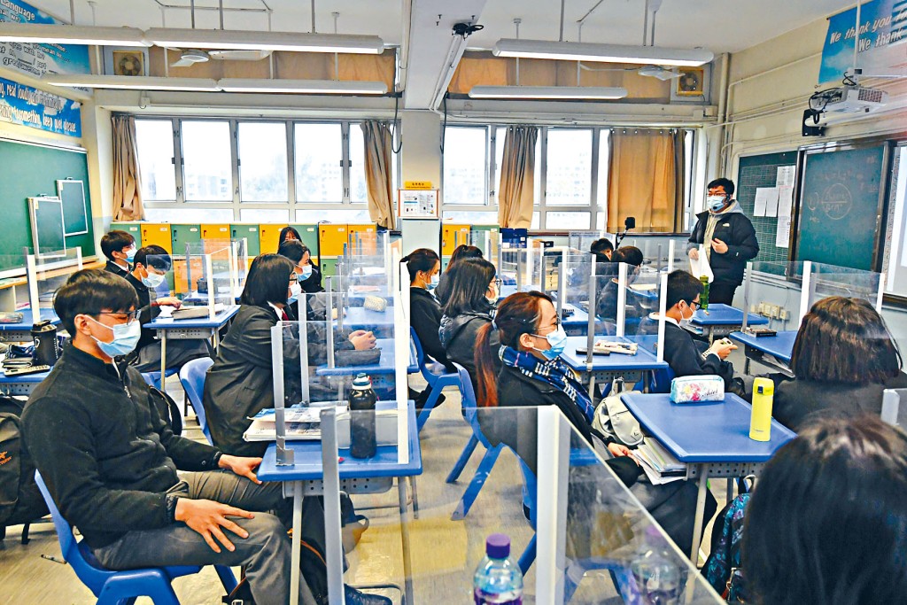 莘莘學子久違了的校園生活，可望在農曆年假期後恢復最多半日。