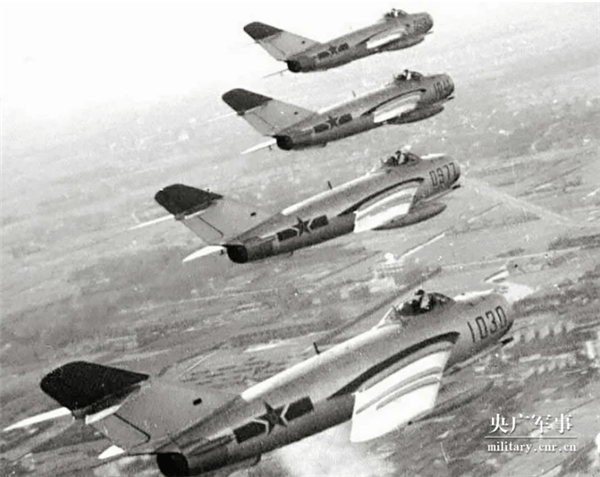 韩战时的中国米格15战机机队。