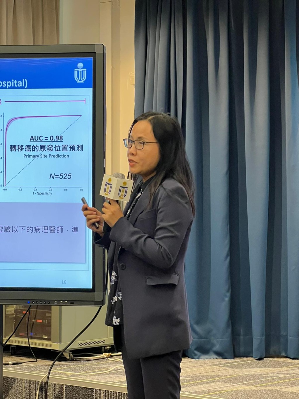 南方醫院病理科主任暨南方醫科大學基礎醫學院病理學系教授梁莉表示,系統能快速生成資料詳盡的初步報告,可大大縮短診斷周期。佘丹薇攝 南方醫院病理科主任暨南方醫科大學基礎醫學院病理學系教授梁莉表示,系統能快速生成資料詳盡的初步報告,可大大縮短診斷周期。佘丹薇攝