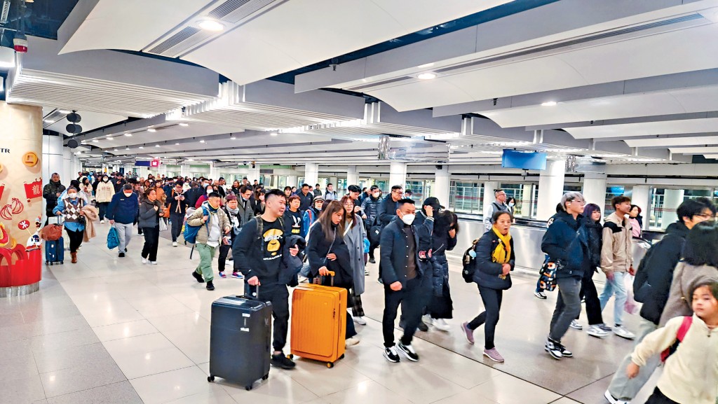 深圳今日起恢復實施赴香港旅遊「一簽多行」政策,並擴展至非戶籍居民。