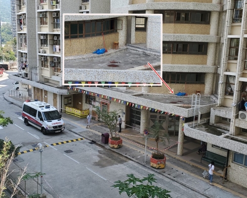 平台上留有血跡。