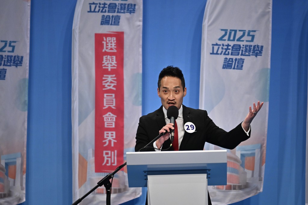 何敬康表示，成功連任不是自己一個人的功勞，多得團隊協助。資料圖片