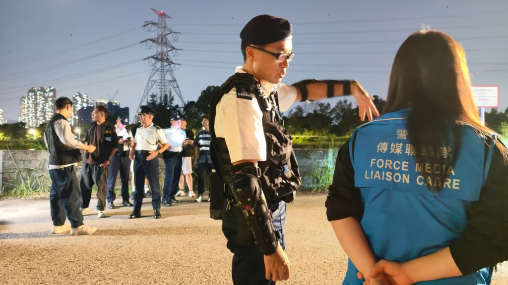 元朗女遭狗隻襲擊亡｜漁護署即晚派員捉狗 警員全副裝備嚴陣以待
