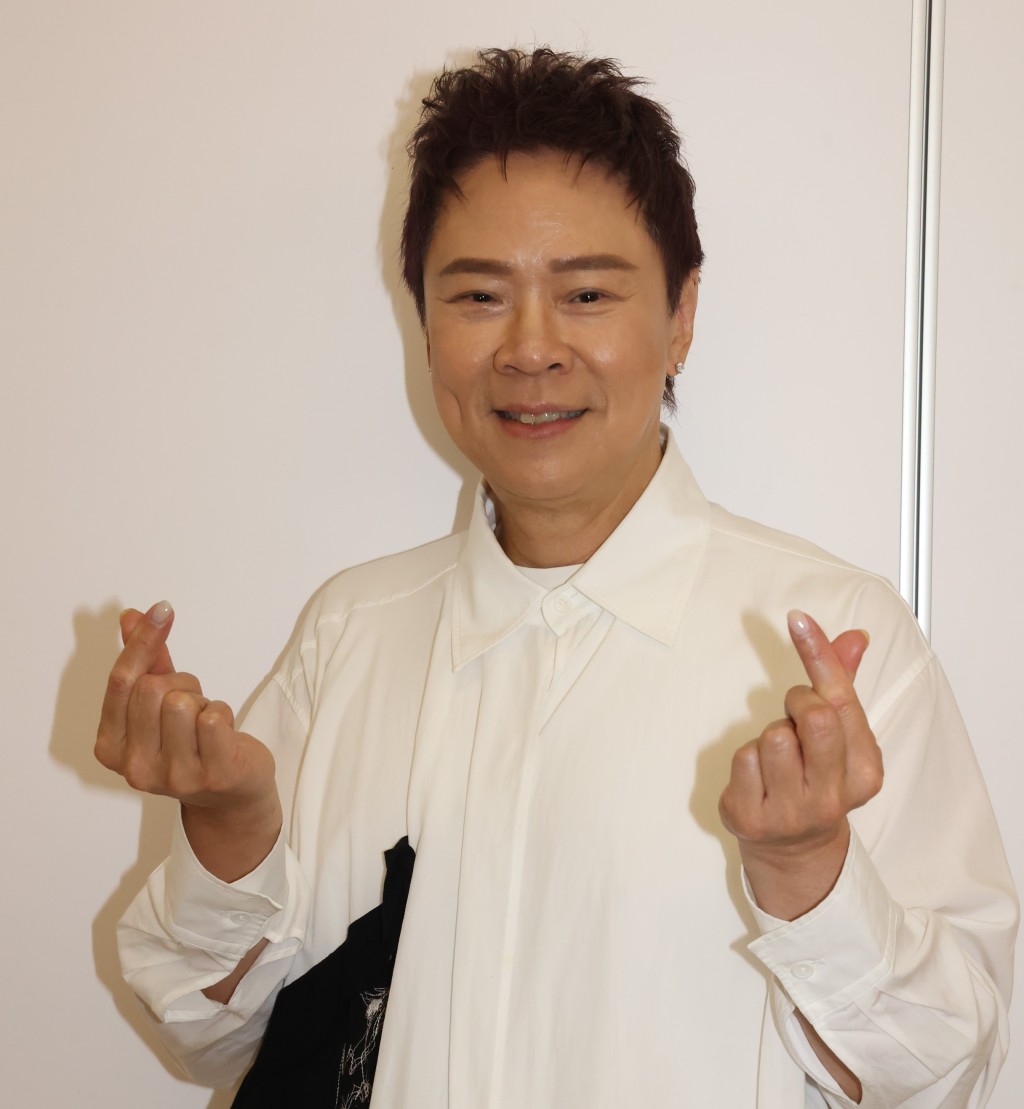 主持陳志雲在訪問中多次追問曾先生「點解咁抗拒？」、萬般不願意為兒子進行DNA血緣測試以辦理出世紙。