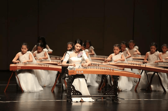 古筝 （Guzheng）